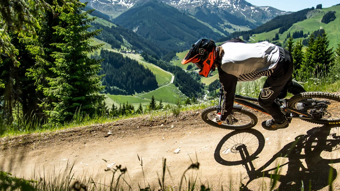 Biken in der lässigsten Region der Alpen | © Nathan Hughes