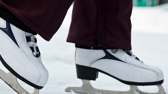 perfekte Bedingungen zum Eislaufen für die gesamte Familie | © Tourismusverband Saalbach Hinterglemm